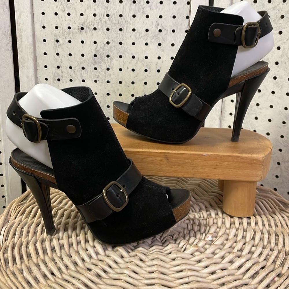Pedro Garcia suede
